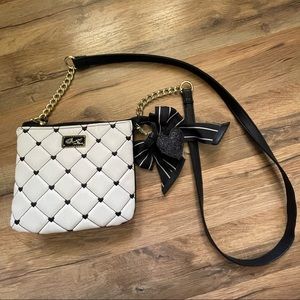 🖤Betsey Johnson Black and Cream Crossbody Purse With Keychain